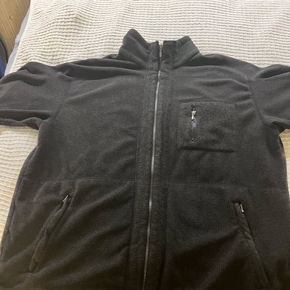 North face fleece jacket,XXL, grey and plaid in color